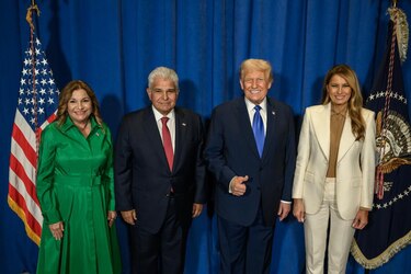 Foto oficial: José Raúl Mulino y Donald Trump junto a sus esposas en recepción en Nueva York