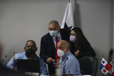 La Comisión de Presupuesto discutió a puerta cerrada el crédito de $22.8 millones para la planilla 002