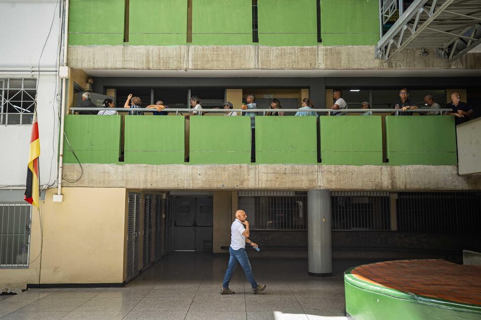 Maduro y González Urrutia hacen llamado al voto antes del cierre de centros electorales