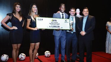 La noche en que Fajardo se lo llevó todo en la ceremonia de la LPF