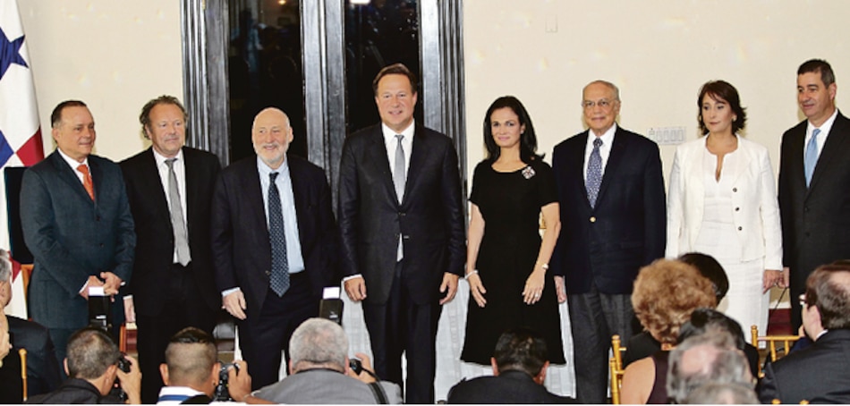 Salida de Joseph Stiglitz y Mark Pieth sorprende a Roberto Artavia