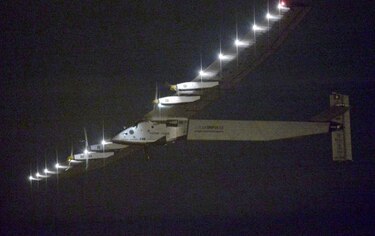 Solar Impulse bate su propio récord de vuelo sin escalas entre Japón y Hawái