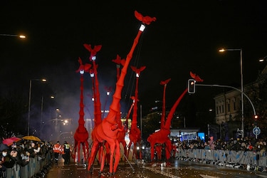Espectadores regresan a cabalgata de los Reyes Magos en Madrid tras anulación en 2021