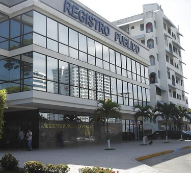 Designan a Nairobia Escruceria como directora del Registro Público