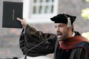 Affleck recibe doctorado honorario en Brown Providence