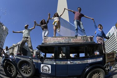 Sueño cumplido: viajar por el mundo en un auto antiguo durante 22 años