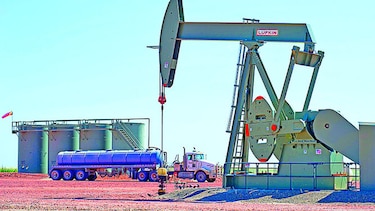 Precio del petróleo baja tras interrupción de huelga en Nigeria