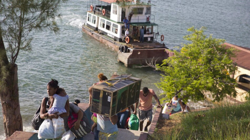 El poderoso huracán Matthew toca tierra en Haití