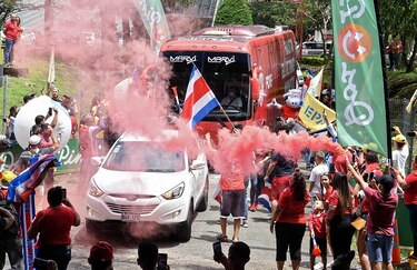 Costa Rica despide emocionada a su selección rumbo al repechaje para Catar 2022