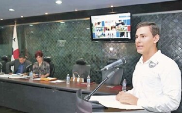 Dilatan debate de iniciativa anticorrupción