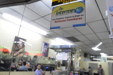Guatemala reporta alza del 20% en remesas