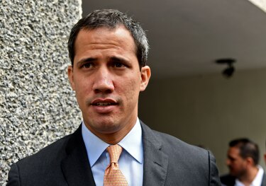 Diputados opositores denuncian que grupos chavistas disparan contra ellos