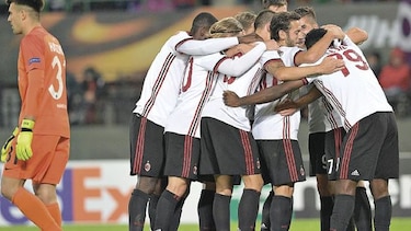 Arsenal y Milan salen airosos