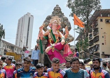Bombay recupera  el festival de Ganesh