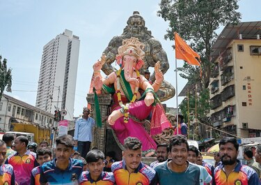 Bombay recupera el festival de Ganesh