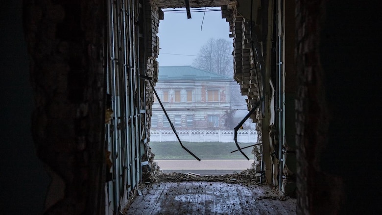 El ‘tren del amor’ en el que mujeres ucranianas visitan a sus esposos que combaten contra Rusia