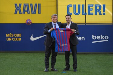 El Barça presenta a Xavi y su afición se vuelve a ilusionar