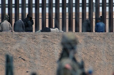 Crece el miedo de los migrantes al crimen organizado tras masacre en el norte de México