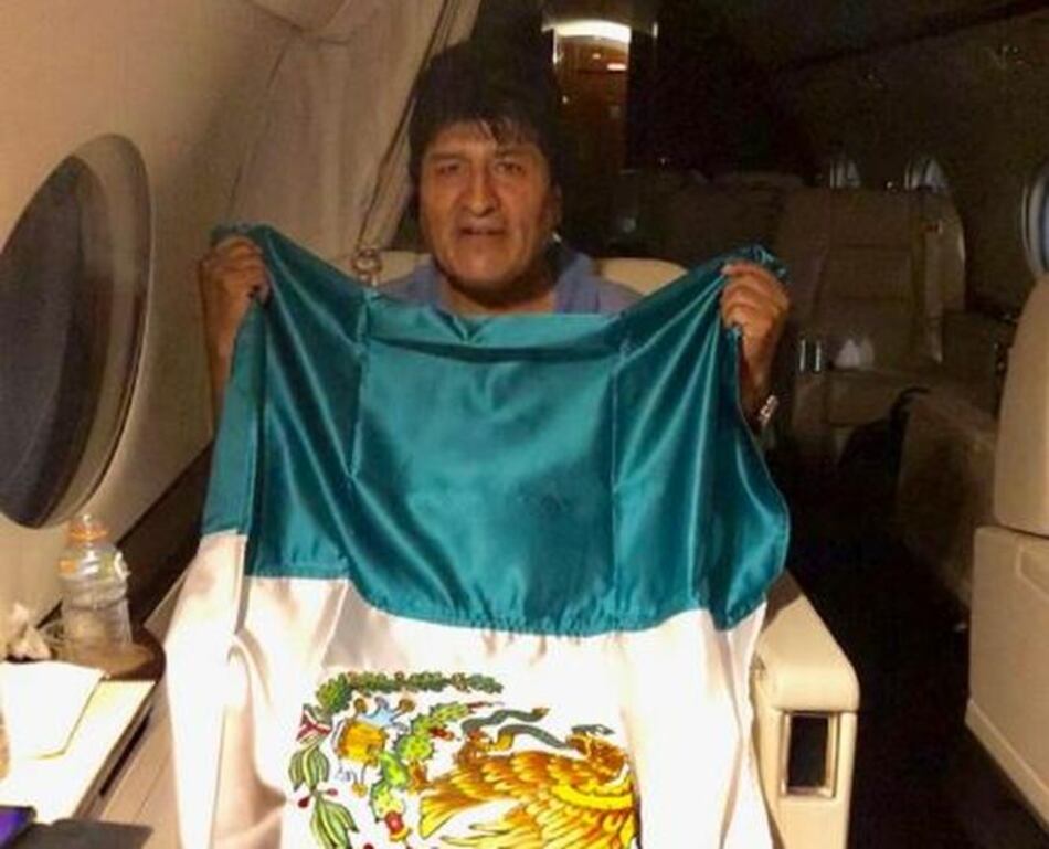 Evo Morales parte a México mientras la violencia se toma las calles de Bolivia