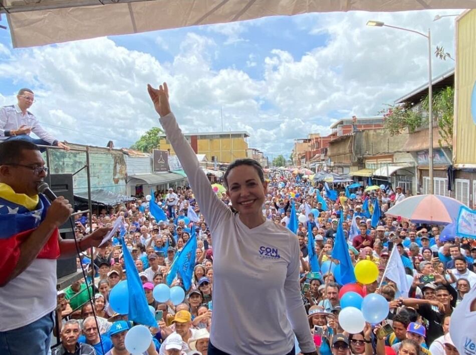 Machado convoca a los venezolanos a las calles un día antes de la investidura presidencial