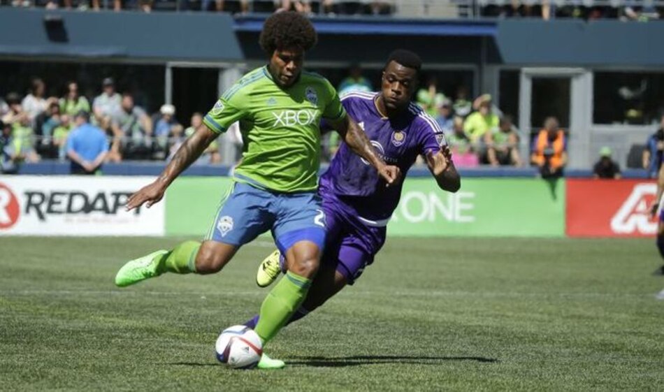 Román Torres tiene su primer entrenamiento completo