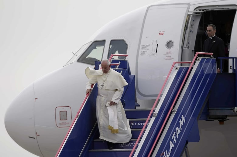 El papa Francisco llega a Lima tras visitar Chile