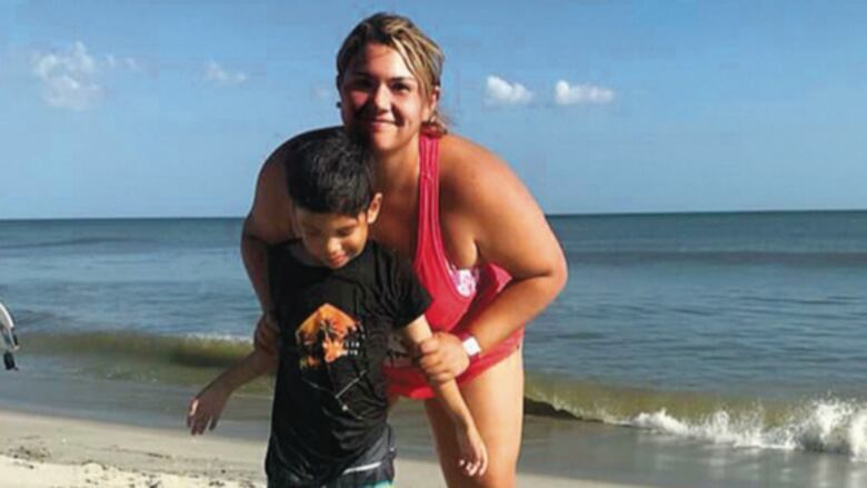 Las ‘olas que calman’ de Paola Castrejón