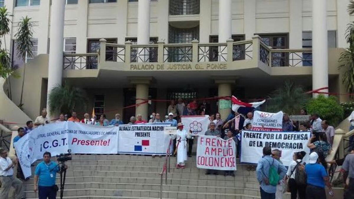 La sociedad civil reclama la renuncia de Ayú Prado a la presidencia de la Corte