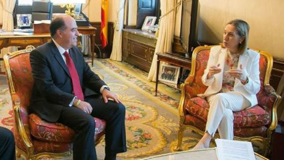 Jefe del Parlamento venezolano pide más presión contra Maduro