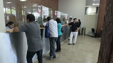 Gobierno comenzó a pagar el décimo tercer mes equiparado a 275 mil funcionarios