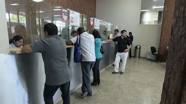 Gobierno comenzó a pagar el décimo tercer mes equiparado a 275 mil funcionarios