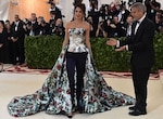 Vírgenes, ángeles y papisas en la célebre gala del Met en Nueva York