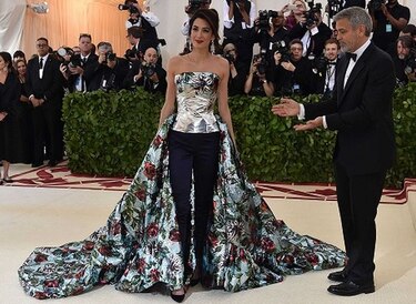 Vírgenes, ángeles y papisas en la célebre gala del Met en Nueva York