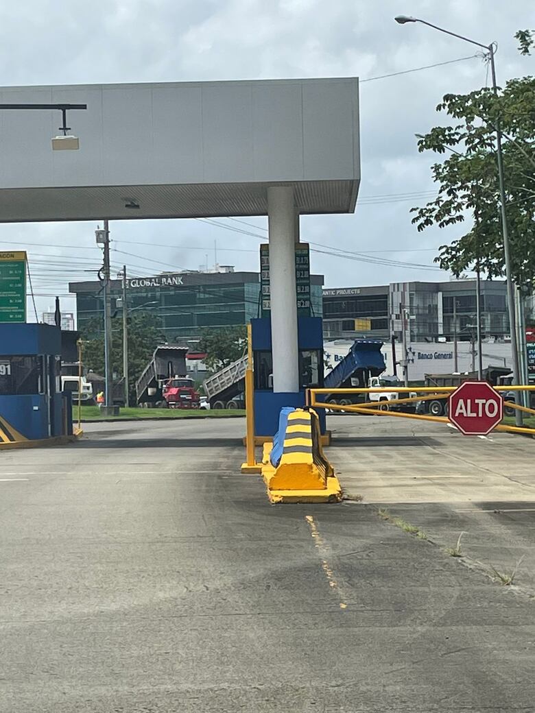 Nueva jornada de manifestaciones y cierres en varios puntos del país; docentes se concentran en la Contraloría