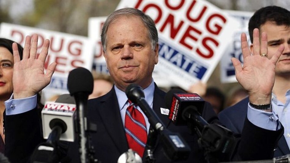 El presidente Trump apuesta a Moore y sufre una derrota dolorosa en Alabama