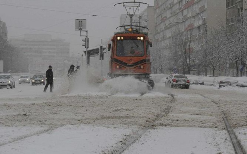 Tormentas de nieve azotan Europa del este y causan estragos