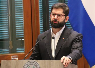 Denuncia por presunto abuso y difusión de fotos íntimas que implica a Gabriel Boric sacude a Chile
