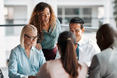 Estudio reporta aumento de ingresos en más del 80% de negocios latinos en Estados Unidos en 2025