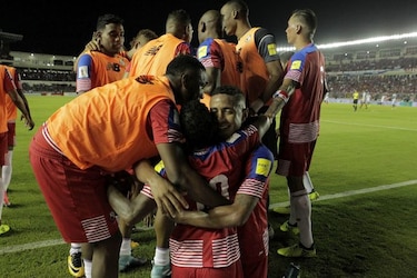Panamá golea y sube al tercer lugar en la hexagonal
