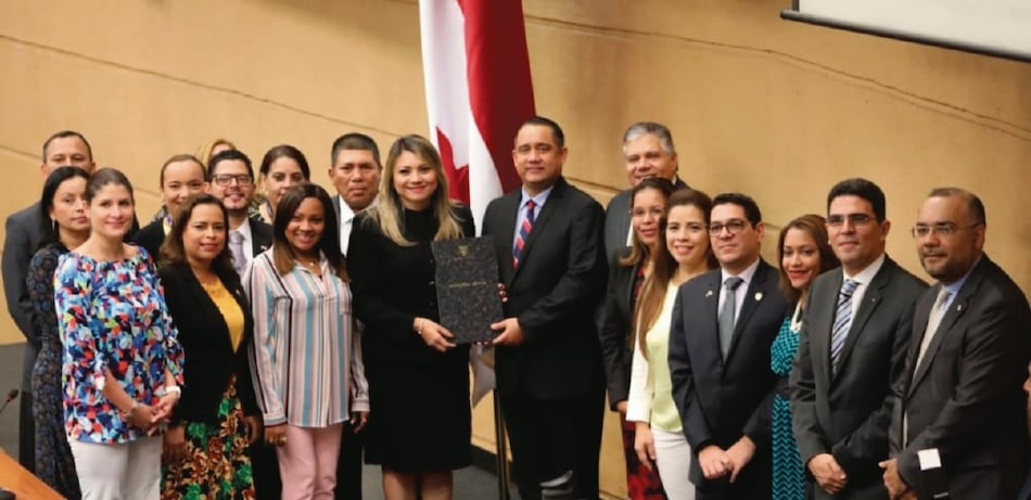 En sesión exprés, se clausuran las extraordinarias