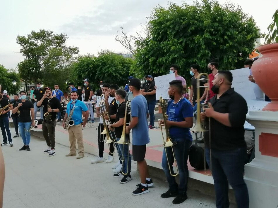 Murga y tamborito en protesta de artistas, piden al Gobierno que los dejen trabajar