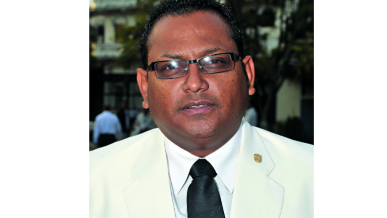 Contraloría ignora su decreto