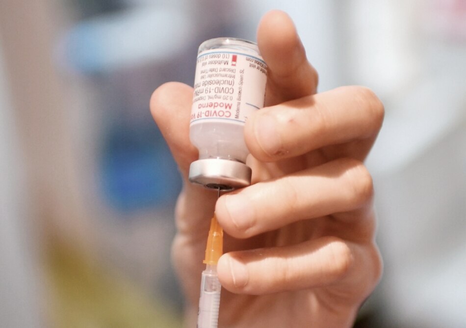 Estudios indican que vacunas anticovid ayudan a resistir la variante Delta