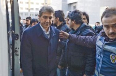 Destituyen a 5 jefes de policía en Turquía