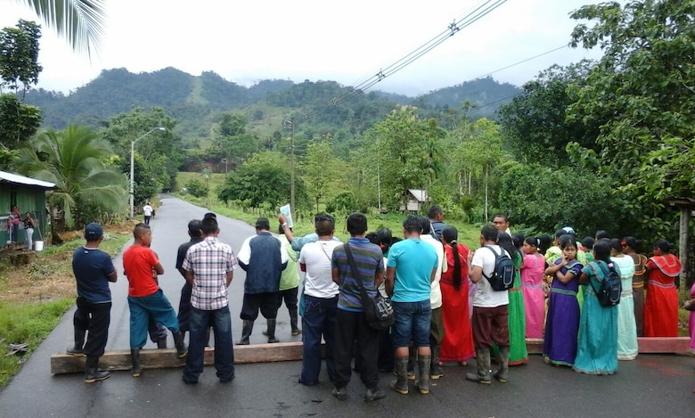 Indígenas cierran la carretera de Chiriquí Grande-Almirante