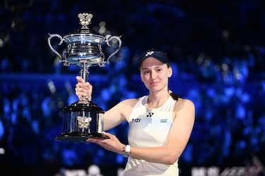 Rybakina reina en Melbourne tras vencer a Sabalenka