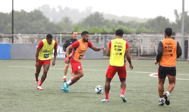La Sele entrena en Penonomé bajo la lluvia, lista para enfrentar a Costa Rica