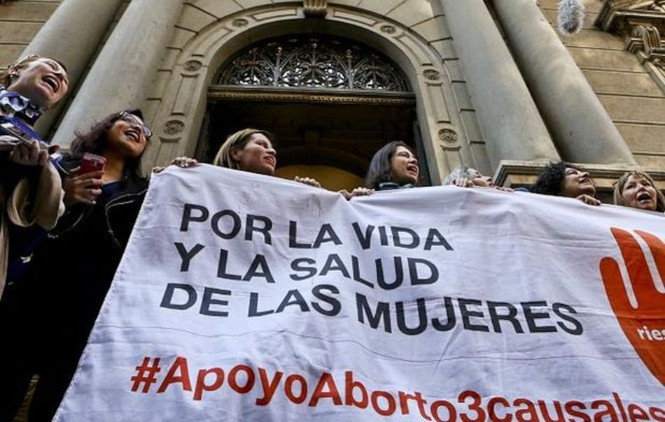 Bachelet y oposición se enfrentan por aborto en Chile