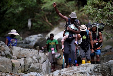 Al menos tres migrantes muertos y un bebé desaparecido por naufragio en la frontera entre Colombia y Panamá