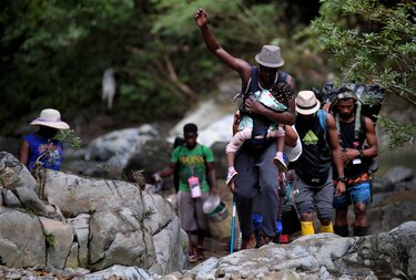 Al menos tres migrantes muertos y un bebé desaparecido por naufragio en la frontera entre Colombia y Panamá